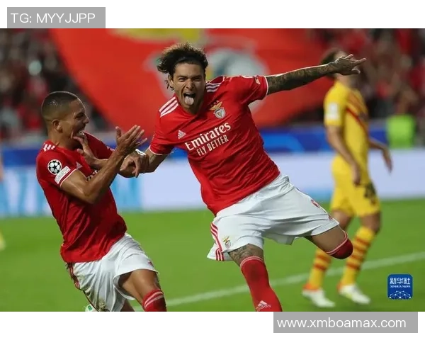 西甲激战：本菲卡与巴萨战成平局绝杀瞬间引发全场狂欢