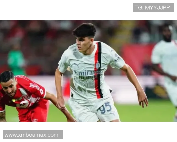 德甲激战：那不勒斯险胜AC米兰神扑引发争议判罚全场沸腾