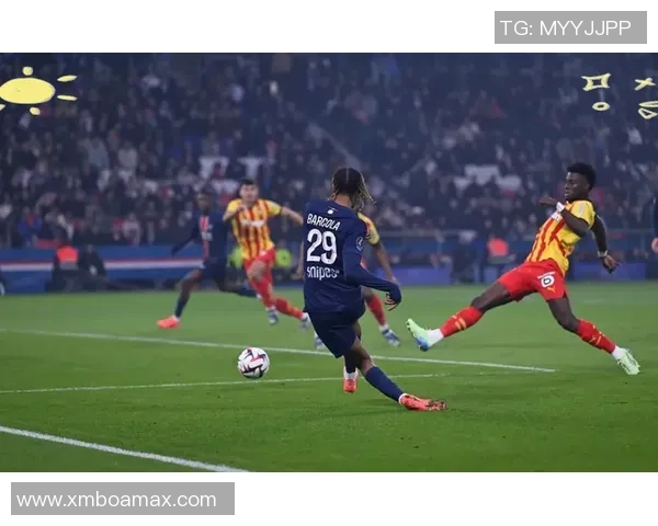 那不勒斯大胜巴黎圣日耳曼帽子戏法引爆全场战术分析与精彩瞬间回顾