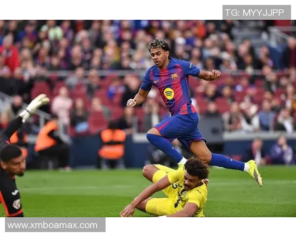 德甲精彩对决巴萨与利物浦战成平局帽子戏法引发全场热潮分析战术细节